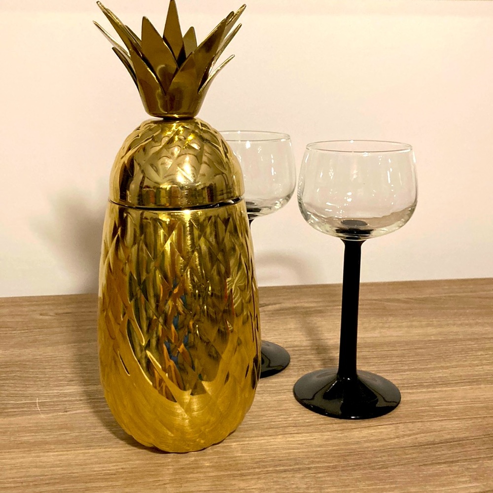 Godinger pineapple cocktail shaker gold texture
